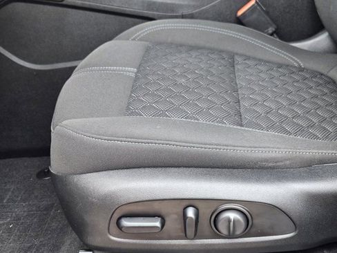 Used 2019 Chevrolet Blazer LT FWD image 24