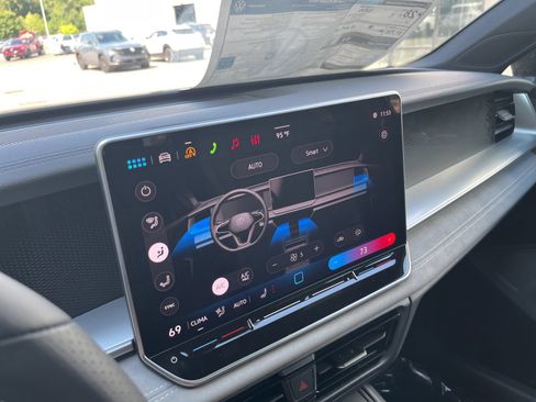 New 2026 Volkswagen Tiguan SE R-Line FWD image 19