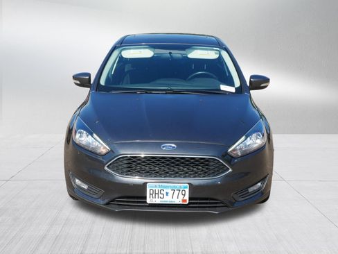 Used 2017 Ford Focus SEL w/ Cold Weather Package FWD image 2