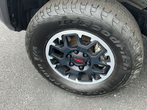 Certified 2024 Toyota Tacoma TRD Off-Road w/ TRD Off Road Upgrade Package AWD/4WD image 18