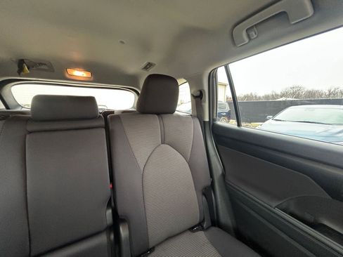 Used 2025 Toyota Highlander LE image 40