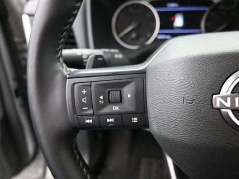 Used 2025 Nissan Rogue SV AWD/4WD image 28