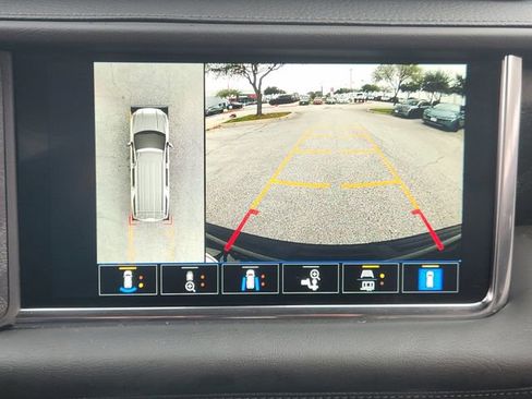 Used 2022 GMC Yukon XL Denali AWD/4WD image 15