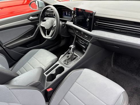 Used 2025 Volkswagen Jetta SE w/ Sunroof Package FWD image 6
