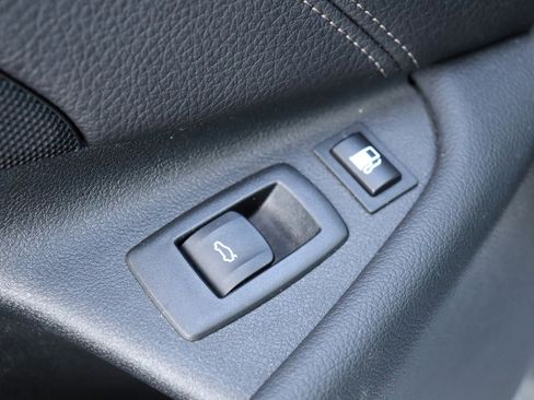 Used 2018 BMW 530e xDrive xDrive iPerformance image 26