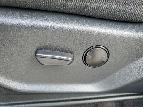 Used 2023 Ford Expedition XLT image 18