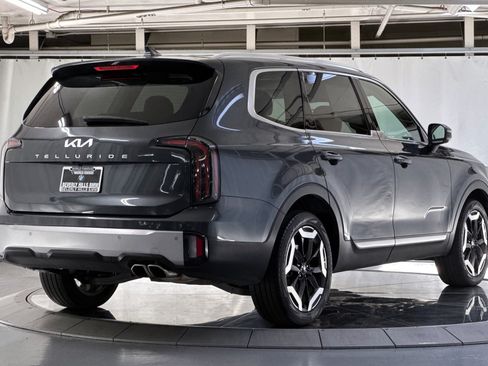 Used 2023 Kia Telluride EX w/ EX Captain's Chair Package FWD image 9