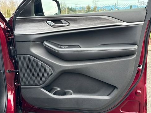 New 2025 Jeep Grand Cherokee Limited w/ Black Appearance Package image 26