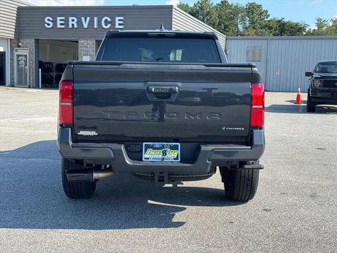 Used 2025 Toyota Tacoma TRD Sport AWD/4WD image 4