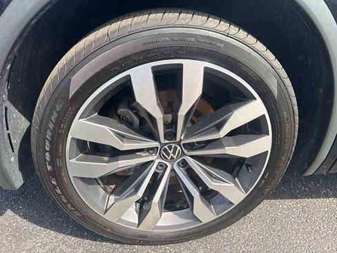 Used 2022 Volkswagen Tiguan SEL R-Line AWD/4WD image 32