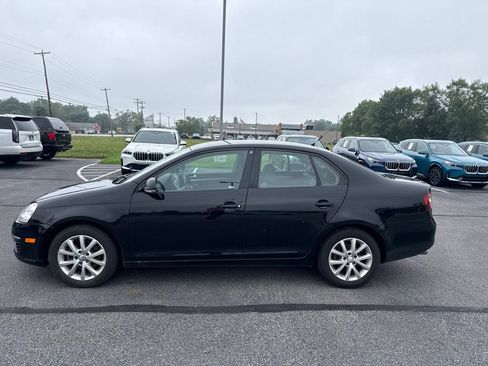 Used 2010 Volkswagen Jetta Limited Edition FWD image 4