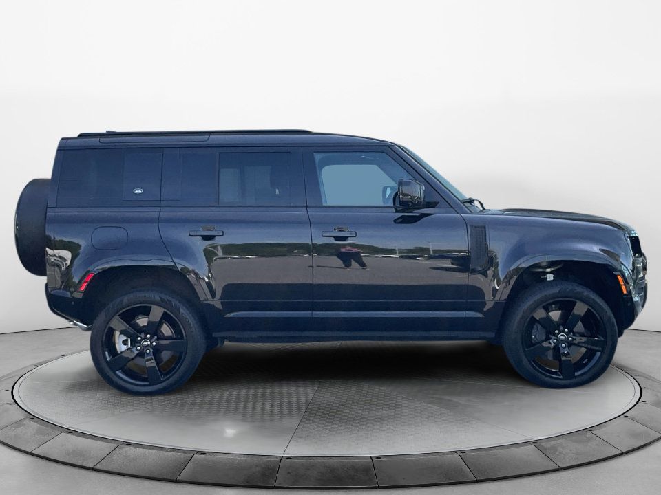 Used 2024 Land Rover Defender 110 X-Dynamic SE AWD/4WD image 8