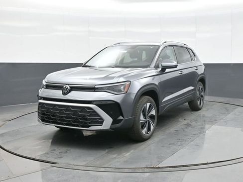 New 2026 Volkswagen Taos SE AWD/4WD image 3