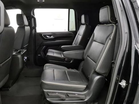 Used 2023 GMC Yukon XL SLT w/ SLT Luxury Package AWD/4WD image 16