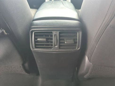Used 2018 Nissan Rogue SV FWD image 16