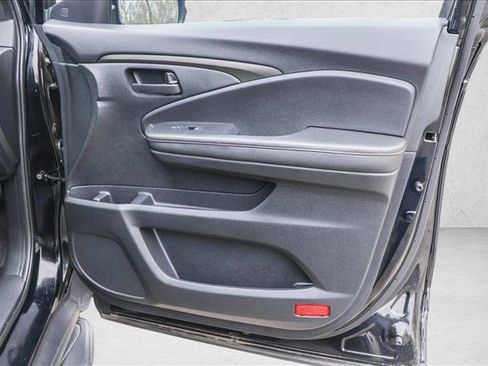 Certified 2025 Honda Passport TrailSport image 30