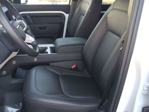 Used 2025 Land Rover Defender 110 S image 16