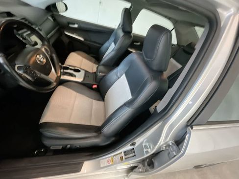 Used 2012 Toyota Camry SE FWD image 11