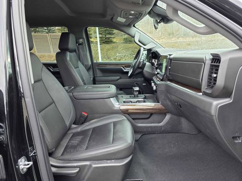 Used 2022 GMC Sierra 1500 Elevation w/ Elevation Premium Package AWD/4WD image 10