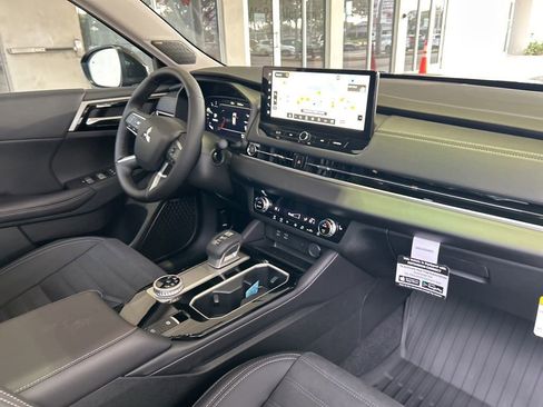 New 2026 Mitsubishi Outlander SE image 23