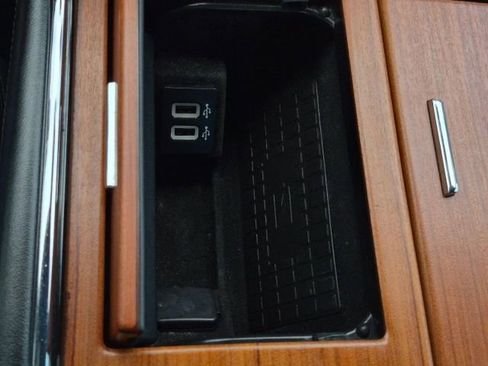 Used 2018 Lincoln Navigator Select w/ Technology Package RWD image 32