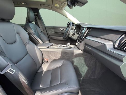 Used 2024 Volvo XC60 T8 Core image 40