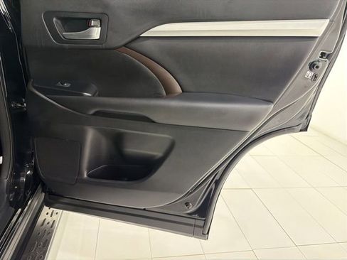 Used 2016 Toyota Highlander XLE AWD/4WD image 23