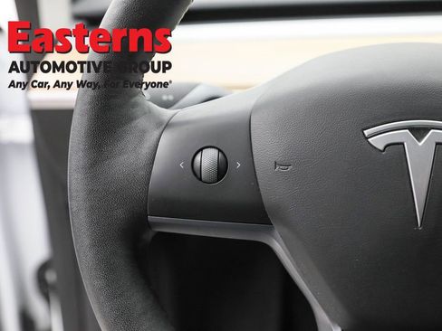 Used 2021 Tesla Model Y Long Range image 15