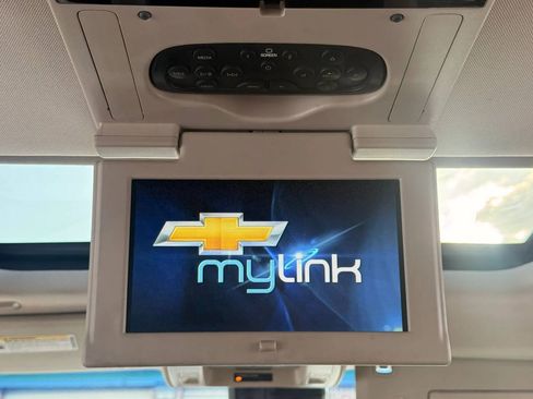 Used 2015 Chevrolet Suburban LT AWD/4WD image 19
