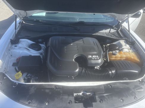 Used 2017 Dodge Charger SE w/ Blacktop Package image 32