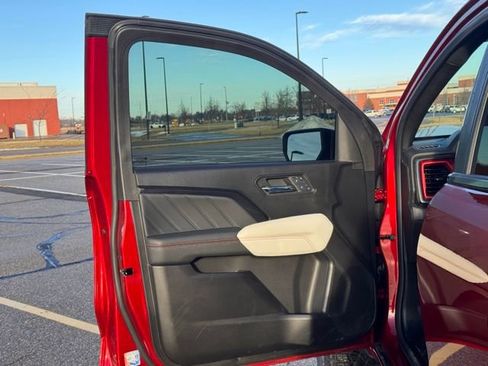 Used 2024 GMC Canyon AT4X w/ AT4X AEV Edition image 4