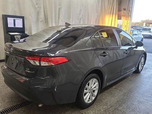 Used 2024 Toyota Corolla LE w/ LE Convenience Package FWD image 2