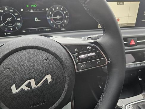 Used 2025 Kia Seltos EX image 16