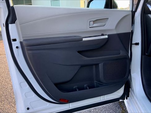 Used 2021 Toyota Sienna LE FWD image 21