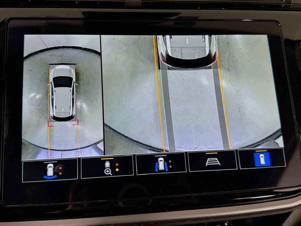 Used 2023 Chevrolet Bolt EUV Premier w/ Sun & Sound Package FWD image 38