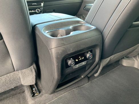 Used 2025 Chevrolet Traverse LT image 25