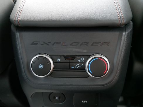 Used 2025 Ford Explorer Active w/ Active Comfort Package AWD/4WD image 12