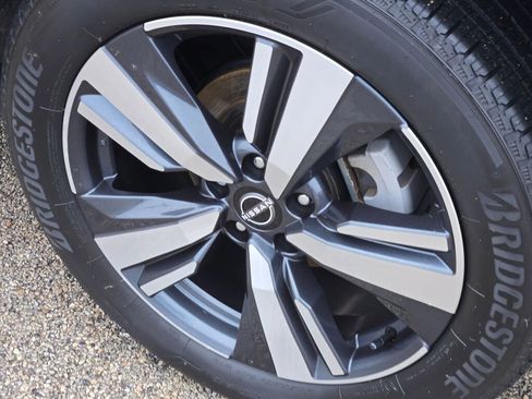 Used 2023 Nissan Rogue SL w/ SL Premium Package image 16