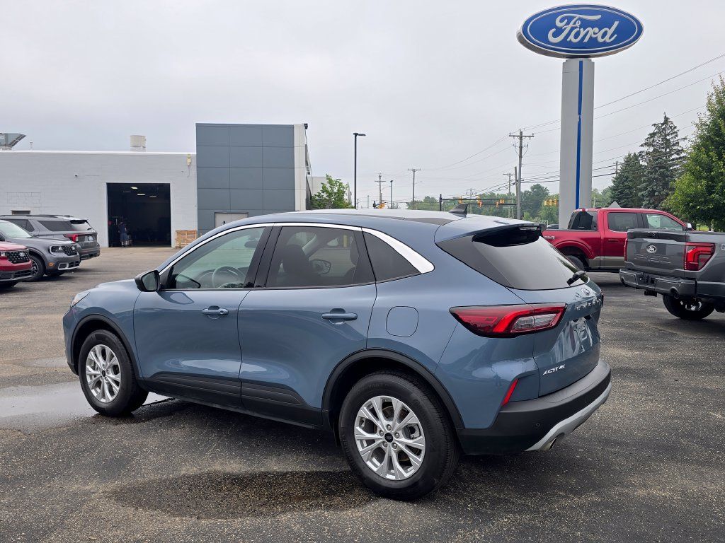 Used 2024 Ford Escape Active w/ Tech Pack #1 AWD/4WD image 3
