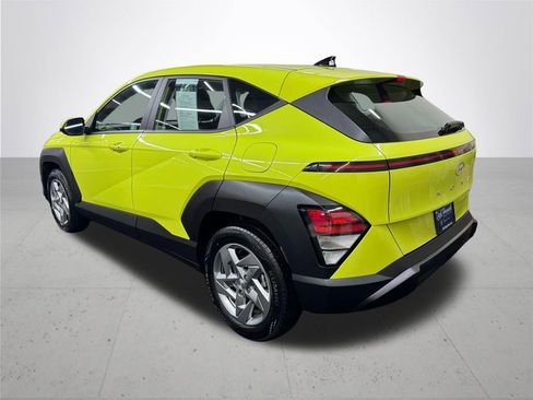 Used 2024 Hyundai Kona SE image 4