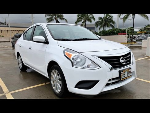 Used 2017 Nissan Versa SV FWD image 3