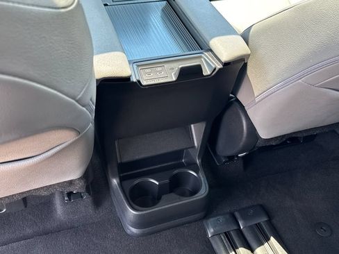 Used 2026 Toyota Sienna XLE FWD image 40