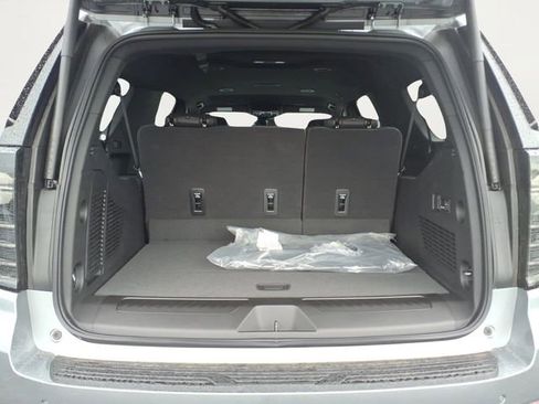 New 2026 Chevrolet Suburban LT image 21