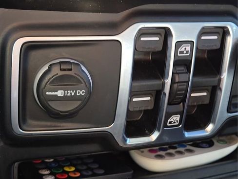 Used 2021 Jeep Wrangler Unlimited Sahara image 26