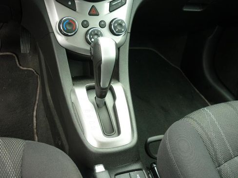 Used 2020 Chevrolet Sonic LT FWD image 10