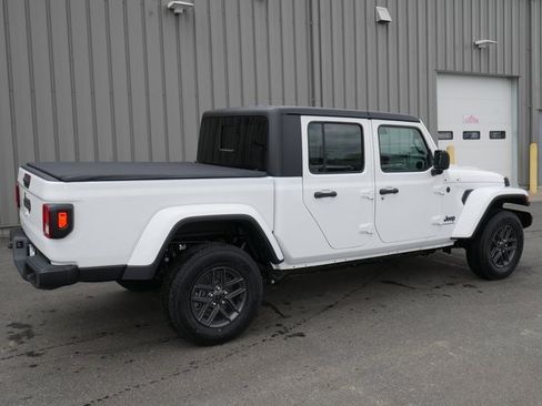 Used 2024 Jeep Gladiator Sport image 13