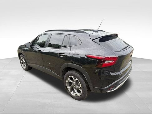 Used 2024 Chevrolet Trax LT FWD image 4