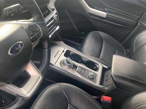 Certified 2022 Ford Explorer Limited w/ Hybrid Equipment Group 310A image 15