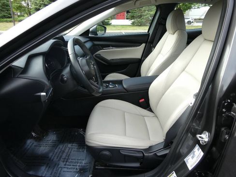 Used 2020 MAZDA MAZDA3 AWD Sedan w/ Select Package image 9