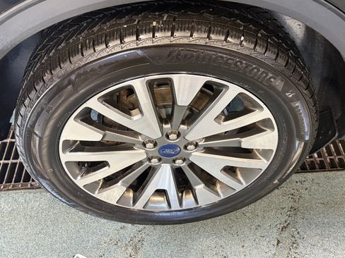 Used 2020 Ford Escape Titanium AWD/4WD image 25